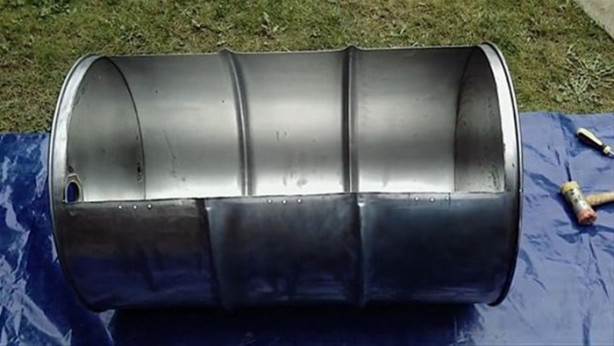 Foto - Boş varilden barbekü yaptı!