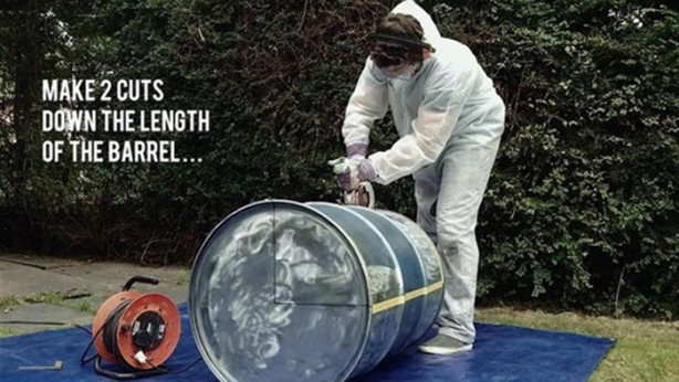 Foto - Boş varilden barbekü yaptı!