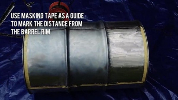 Foto - Boş varilden barbekü yaptı!