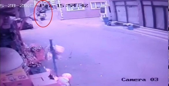 Foto - Boş yolda akılalmaz kaza! Kafa kafaya böyle çarpıştılar