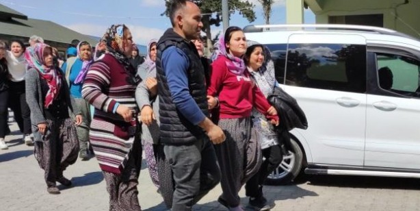  Boşanmak istediği kocasının öldürdüğü kadın, son yolculuğuna uğurlandı