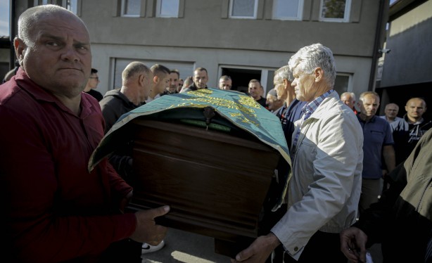 Foto - Bosna Hersek'te 22 kurbana ait kemik kalıntıları tek tabutta defnedildi