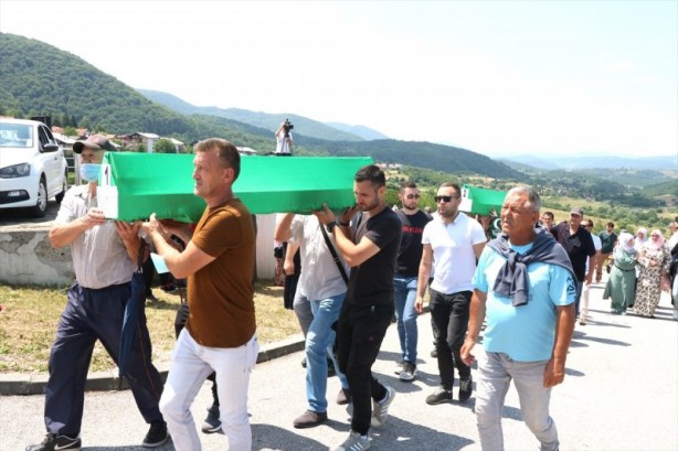 Foto - Bosna Savaşı'nın 6 kurbanı toprağa verildi