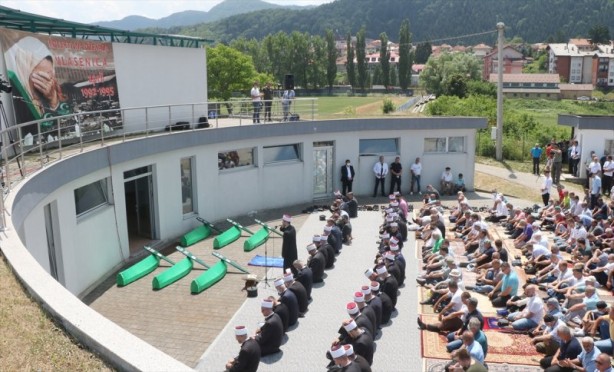 Foto - Bosna Savaşı'nın 6 kurbanı toprağa verildi