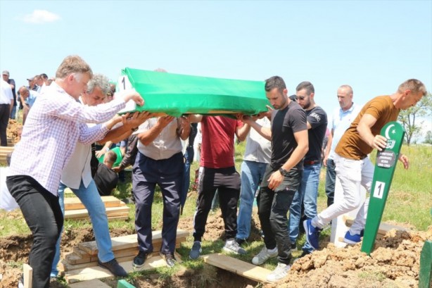 Foto - Bosna Savaşı'nın 6 kurbanı toprağa verildi