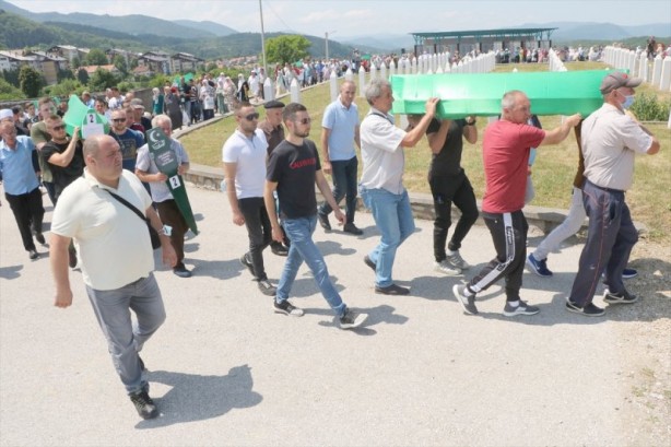 Foto - Bosna Savaşı'nın 6 kurbanı toprağa verildi