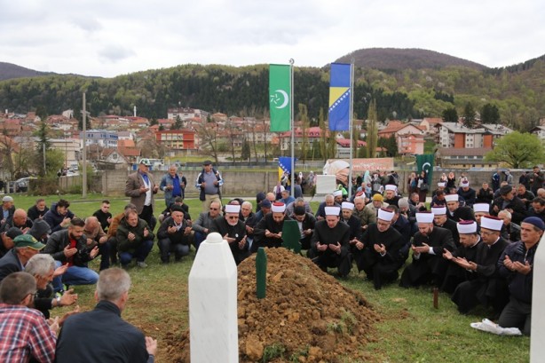 Foto - Bosna Savaşı'nın bir kurbanı daha toprağa verildi