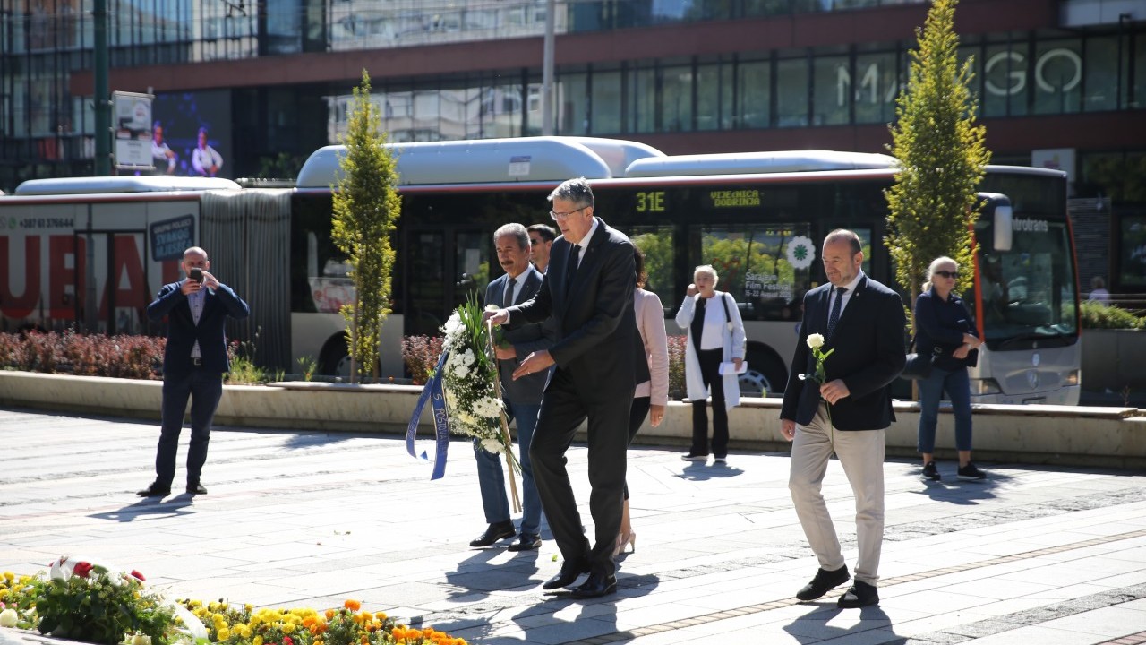Foto - Bosnalı çocuklardan Gazze eylemi: Güvercin uçurdular