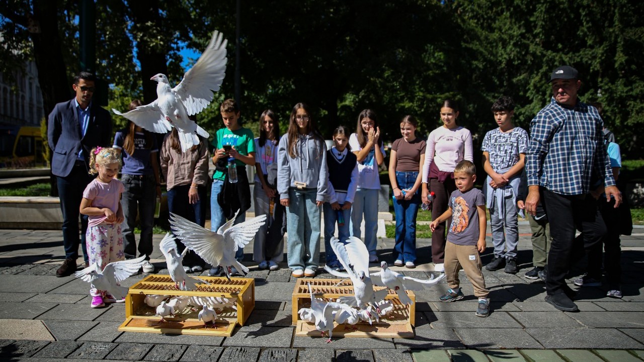 Foto - Bosnalı çocuklardan Gazze eylemi: Güvercin uçurdular