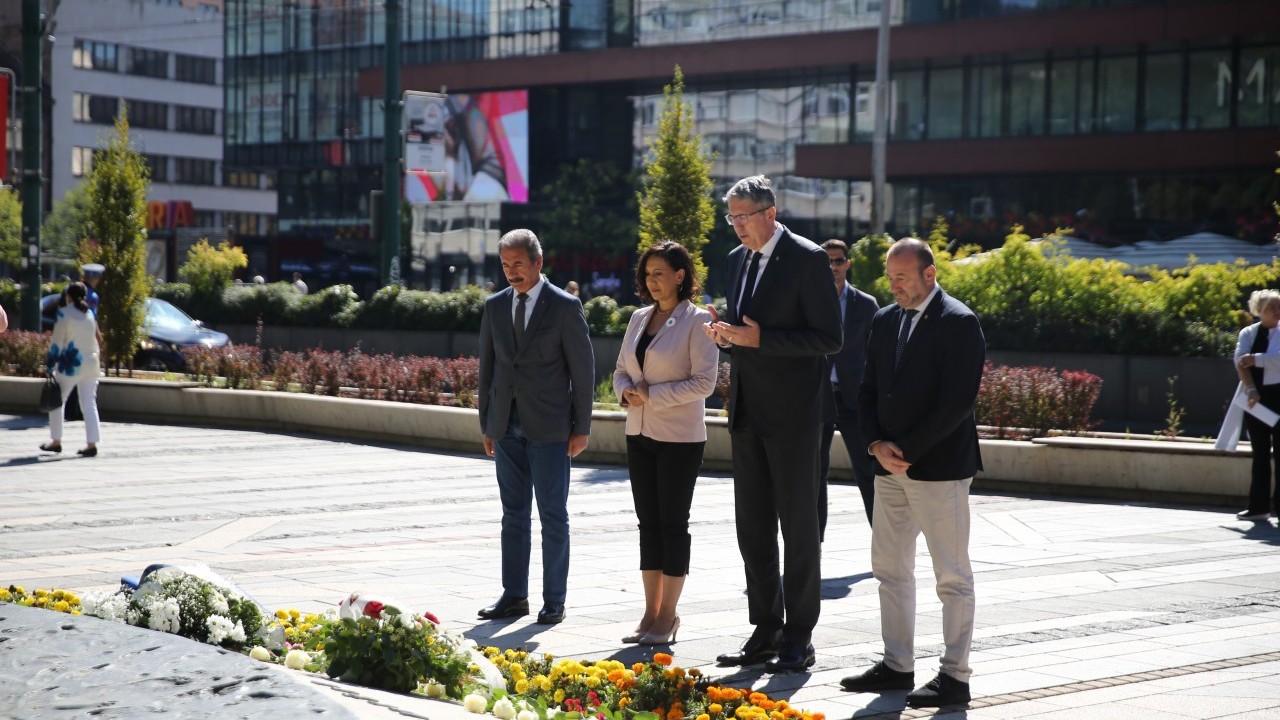 Foto - Bosnalı çocuklardan Gazze eylemi: Güvercin uçurdular