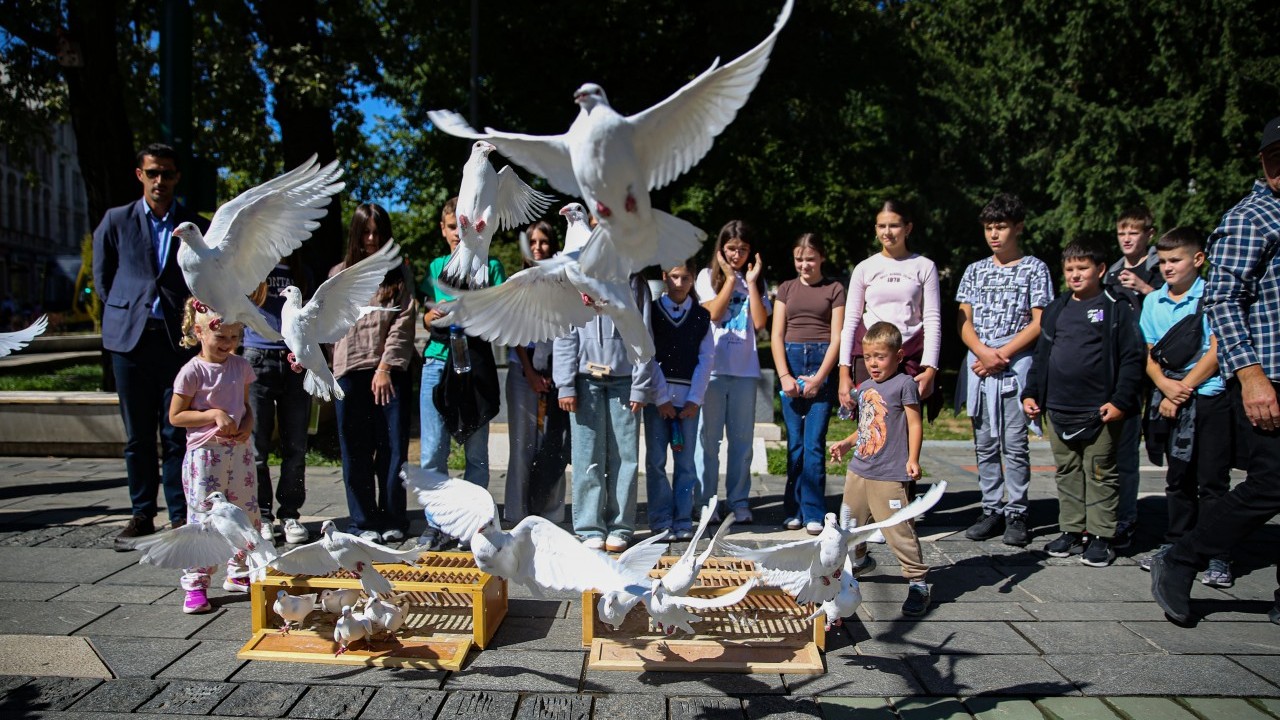 Foto - Bosnalı çocuklardan Gazze eylemi: Güvercin uçurdular