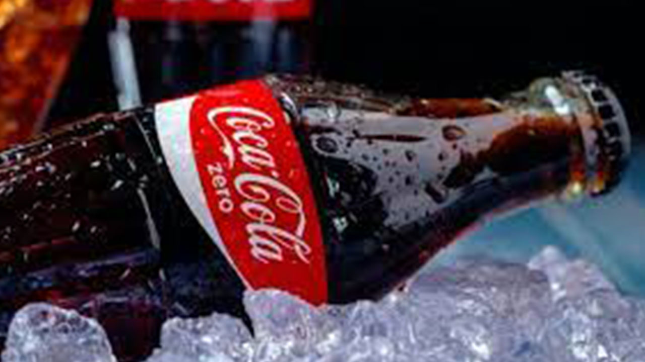 Foto - Boykot etmeyenler korkudan edecek! Avrupa'da Coca Cola marketlerden acil olarak toplatılıyor
