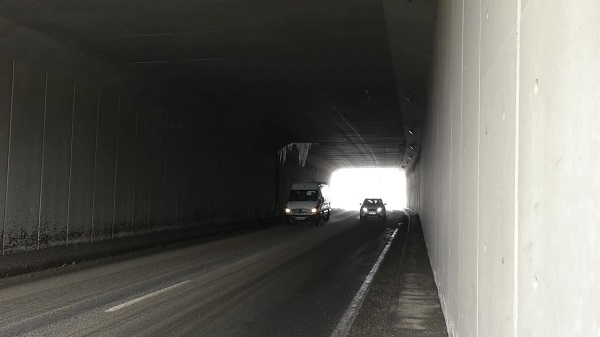 Foto - Boyları 1 metreyi buldu! Araçlar büyük tehlike altında