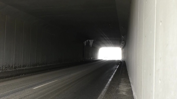 Foto - Boyları 1 metreyi buldu! Araçlar büyük tehlike altında