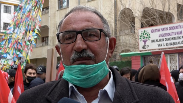 Böyle alçaklık görülmedi! Evlat nöbetindeki aileler ağlarken HDP'liler müzik çaldı