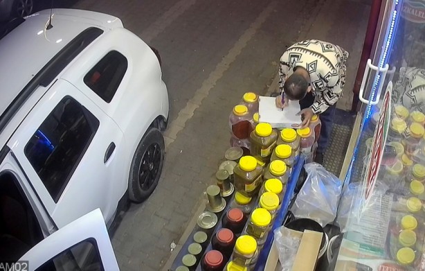 Foto - Böyle alışveriş görülmedi! Ürünleri aldı, not bırakıp gitti! Sonrasında yaşananlar, herkesi şaşırttı