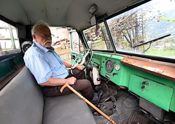 Foto - Böyle araba sevdası görülmedi! Kendi 83 arabası 70 yaşında