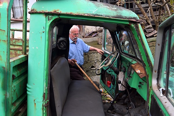 Foto - Böyle araba sevdası görülmedi! Kendi 83 arabası 70 yaşında
