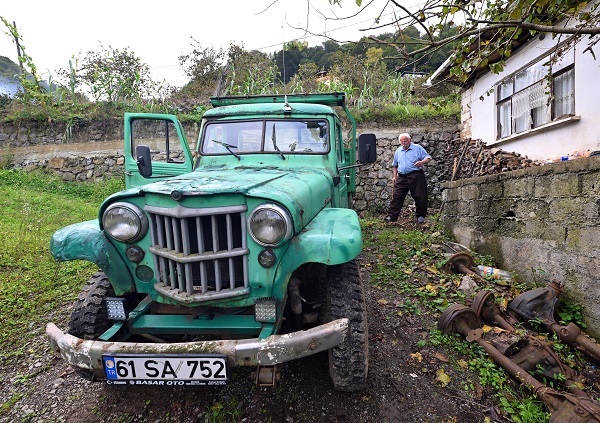 Foto - Böyle araba sevdası görülmedi! Kendi 83 arabası 70 yaşında