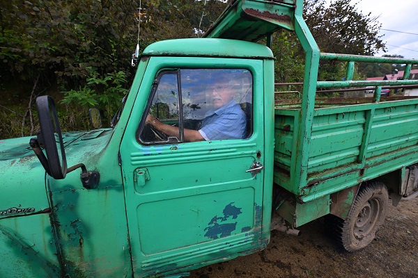 Foto - Böyle araba sevdası görülmedi! Kendi 83 arabası 70 yaşında