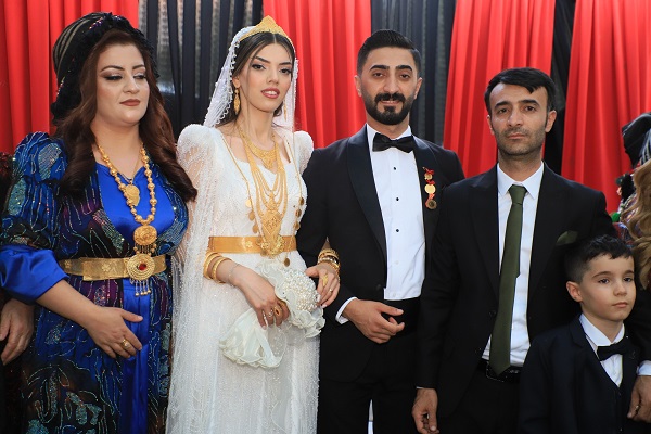 Foto - Böyle aşiret düğünü görülmedi! Takılan para dudak uçuklatacak türden