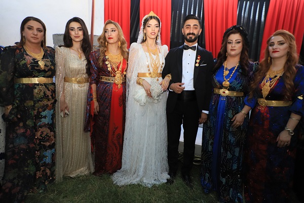 Foto - Böyle aşiret düğünü görülmedi! Takılan para dudak uçuklatacak türden