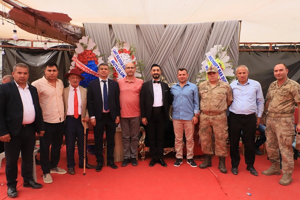 Foto - Böyle aşiret düğünü görülmedi! Takılan para dudak uçuklatacak türden