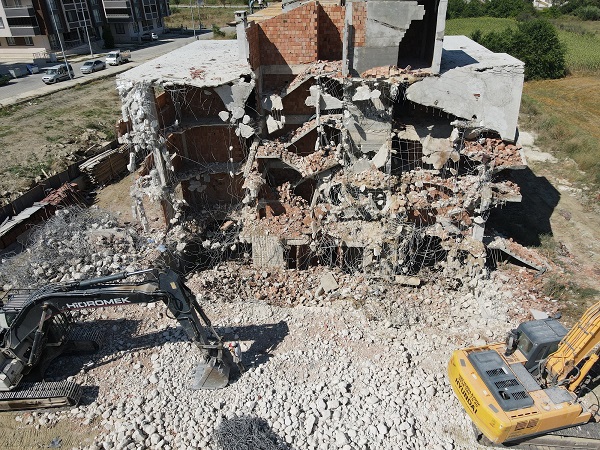 Foto - Böyle bir olay daha önce yaşanmadı| Müteahhit milyonluk sitelerini yıktırdı!