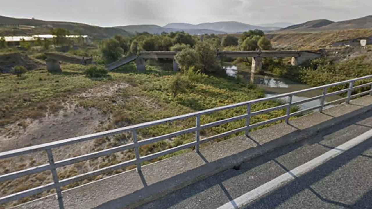 Foto - Böyle bir olay görülmedi! 'Benim' diyerek Türkiye'nin tarihi köprüsünü hurdacıya sattı