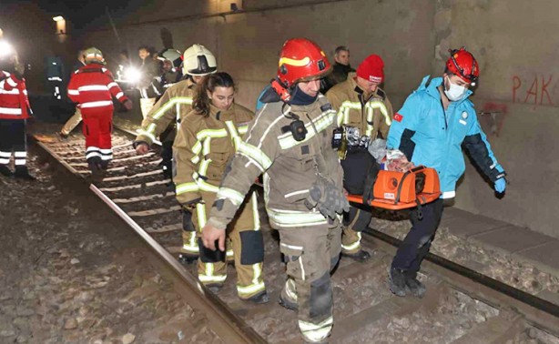 Foto - Böyle bir senaryoyla karşılaşmak istemeyiz... Her yer kan gölüne döndü: Metro’da feci kaza