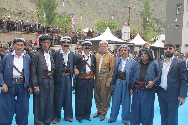 Foto - Böyle düğün görülmedi! Gelin damat takıları taşıyamadı