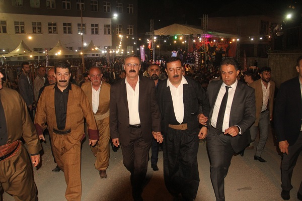 Foto - Böyle düğün görülmedi! Gelin damat takıları taşıyamadı