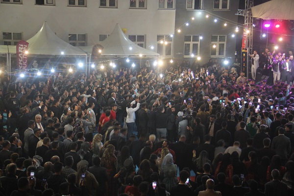 Foto - Böyle düğün görülmedi! Gelin damat takıları taşıyamadı