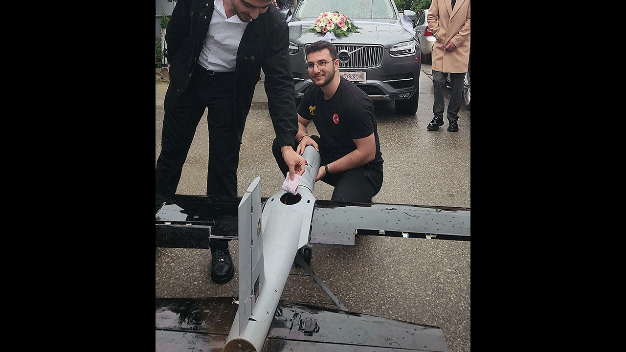 Foto - Böyle düğün görülmedi : Konvoyun önünü dronla kesti!