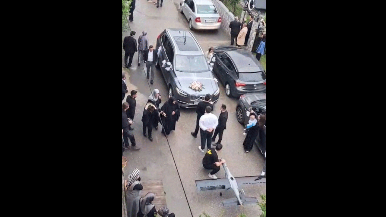 Böyle düğün görülmedi : Konvoyun önünü dronla kesti!