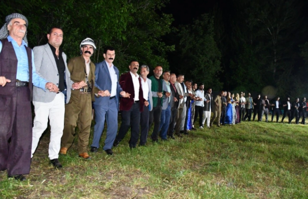 Foto - Böyle düğün görülmedi! Paralar valizlere altınlar boyunlara sığmadı