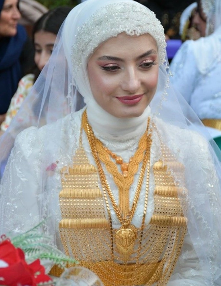 Foto - Böyle düğün görülmedi! Paralar valizlere altınlar boyunlara sığmadı