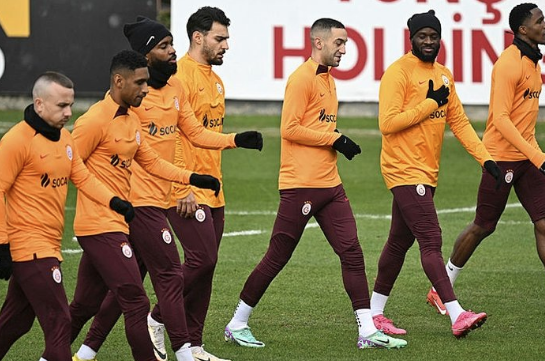 Foto - Böyle duyuracaklar: Para için Galatasaray'a dönmüştü, yıldızlar topluluğunda kayboldu...