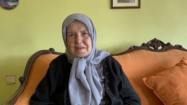 Böyle evlattan Allah razı olsun! 89 yaşındaki annesine gözü gibi bakıyor