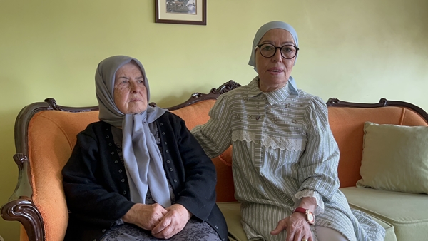 Foto - Böyle evlattan Allah razı olsun! 89 yaşındaki annesine gözü gibi bakıyor