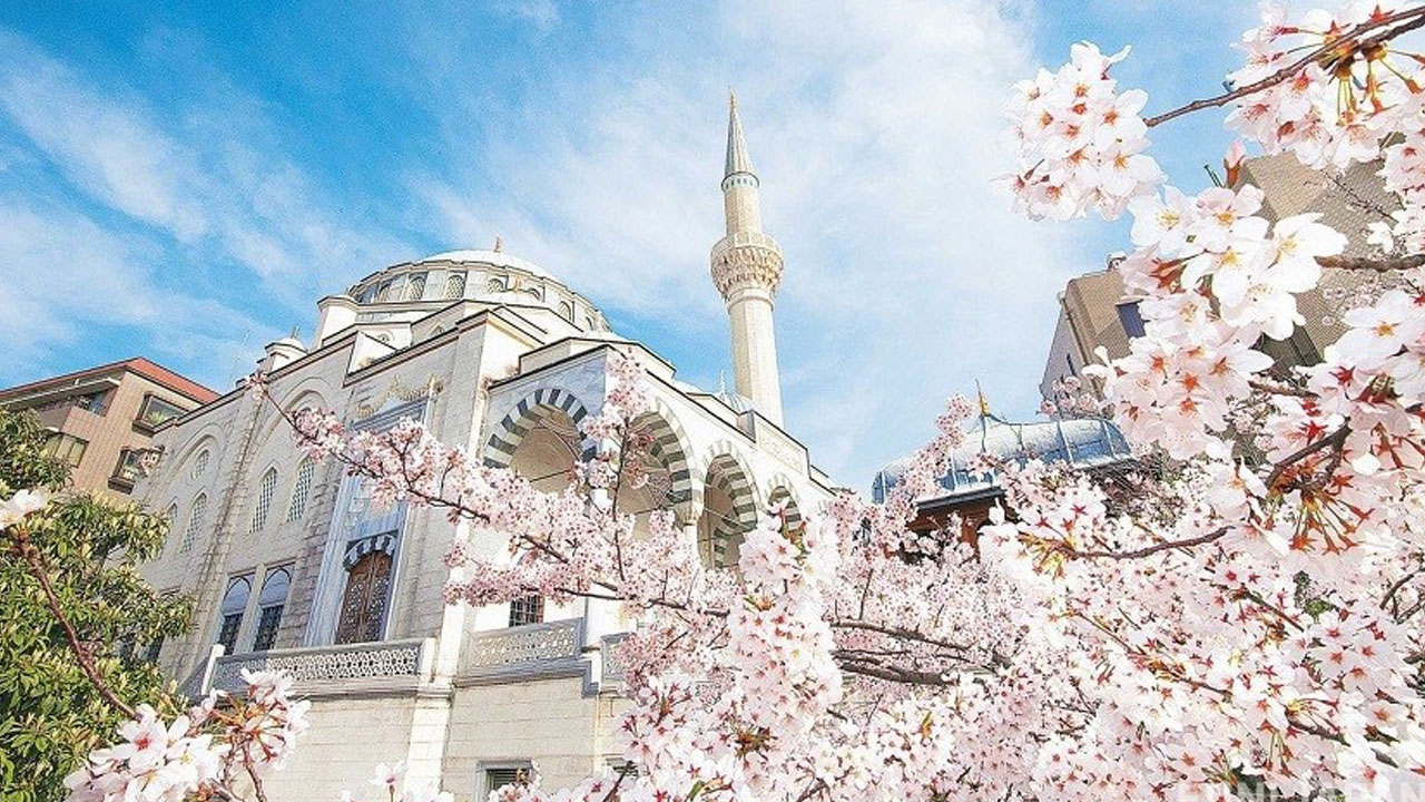 Böyle geçti Ramazan Japonya’da! Tokyo Camisi'nde 20 bin kişi iftar sofrasında ağırlandı…