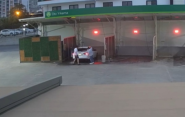 Foto - Böyle hırsız görülmedi! Aracı pırıl pırıl yapmışlar