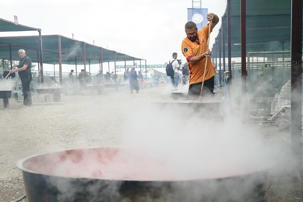 Foto - Böyle hizmet görülmedi! O ilimizde her mahalleye salça kazanı yerleştirildi