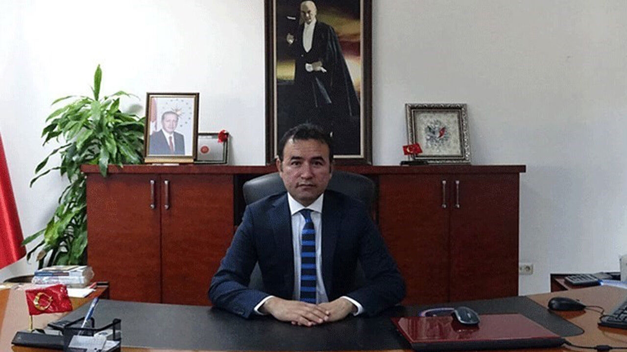 Foto - Böyle kaymakam olmaz olsun! Tüh senin suratına