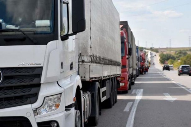 Foto - Böyle kuyruk görülmedi! Tam 30 km…