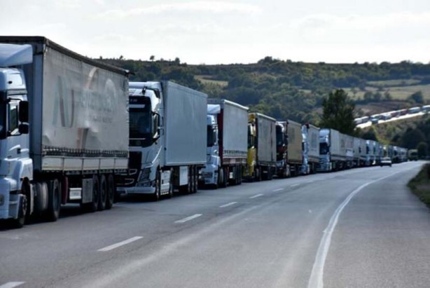 Böyle kuyruk görülmedi! Tam 30 km…