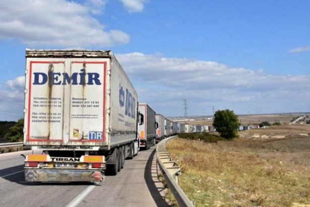 Foto - Böyle kuyruk görülmedi! Tam 30 km…