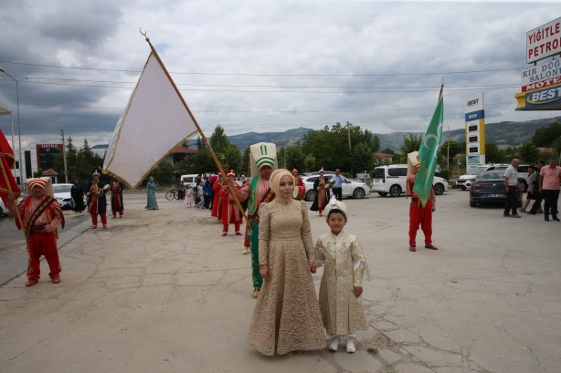Foto - Böyle makam aracına can feda! Tokat Valisi Numan Hatipoğlu gönülleri fethetti