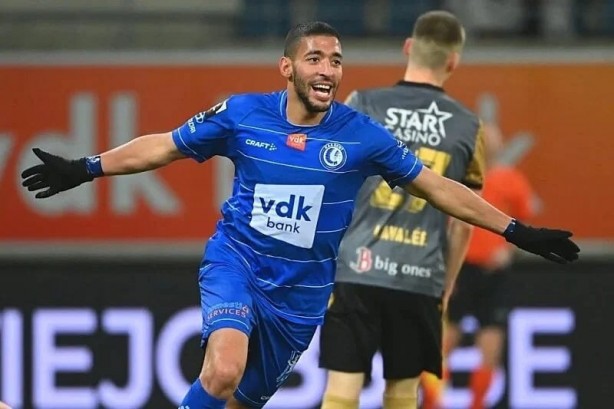 Foto - Böyle namussuzluk ne görüldü, ne de duyuldu! O ligde futbolcuların Filistin bayraklı kol bantları zorla çıkartıldı