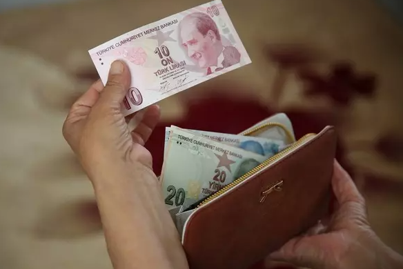 Foto - 'Böyle olmaması gerekirdi' diyen Cem Küçük'ten emekli maaşlarıyla beklenmedik 31 Mart uyarısı